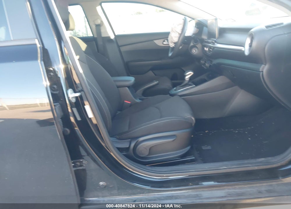 2019 KIA FORTE LXS VIN: 3KPF24AD0KE138421
