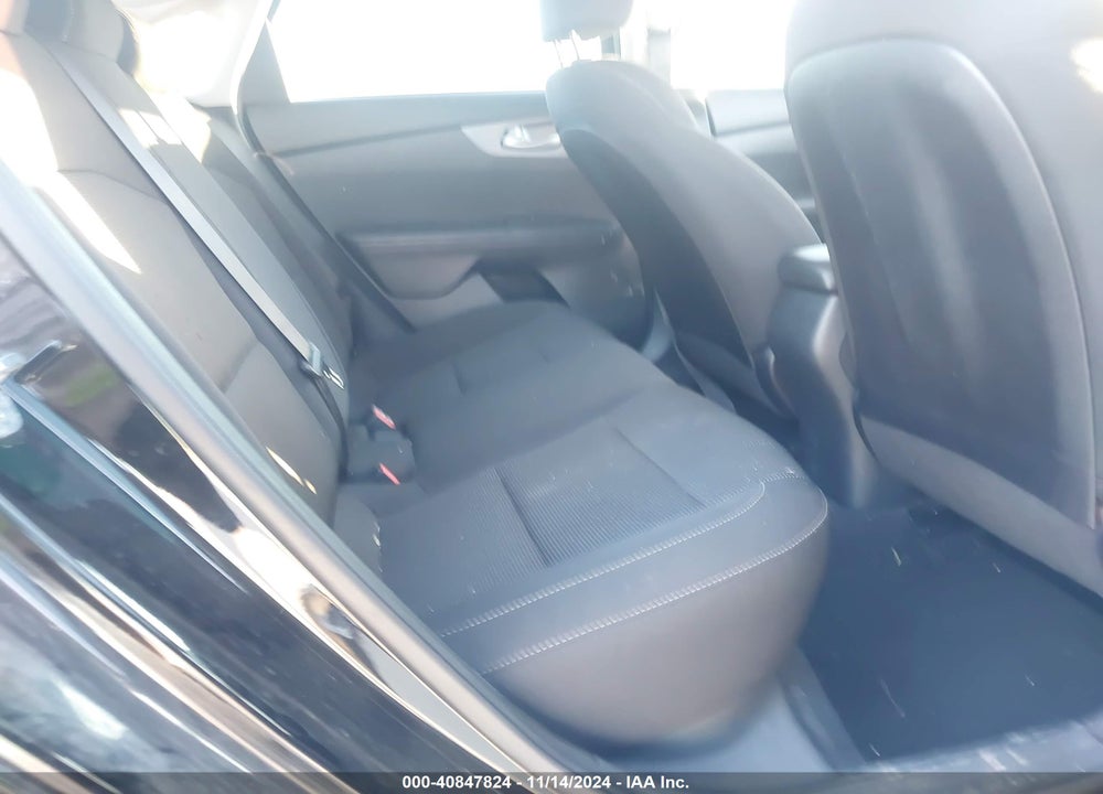 2019 KIA FORTE LXS VIN: 3KPF24AD0KE138421