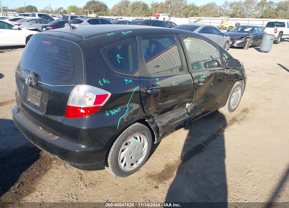 2013 HONDA FIT VIN: JHMGE8H39DC044188