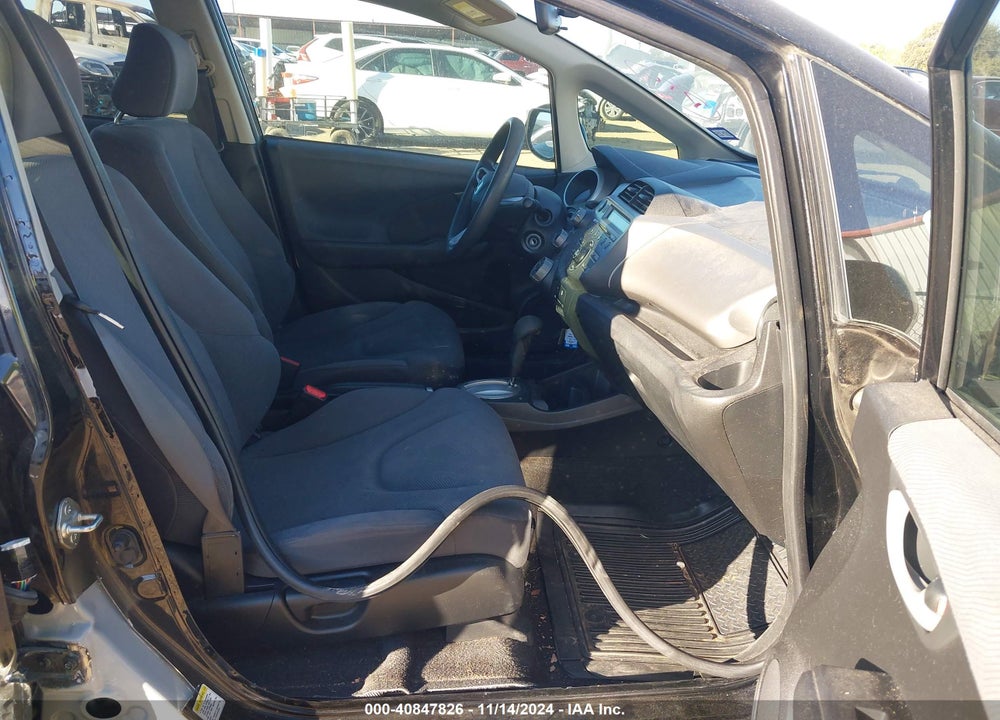 2013 HONDA FIT VIN: JHMGE8H39DC044188