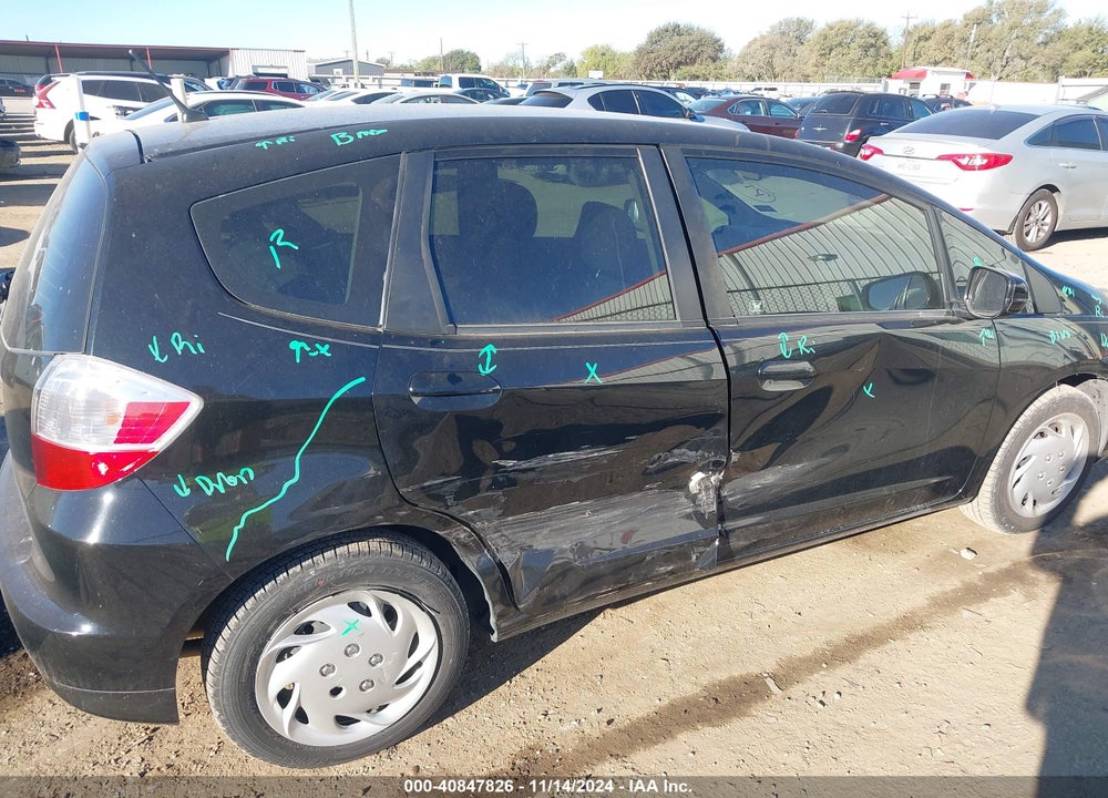 2013 HONDA FIT VIN: JHMGE8H39DC044188