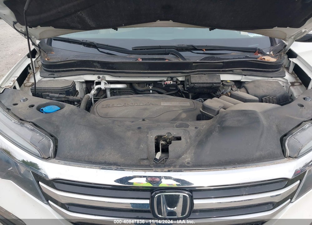 2017 HONDA PILOT TOURING VIN: 5FNYF6H94HB022281