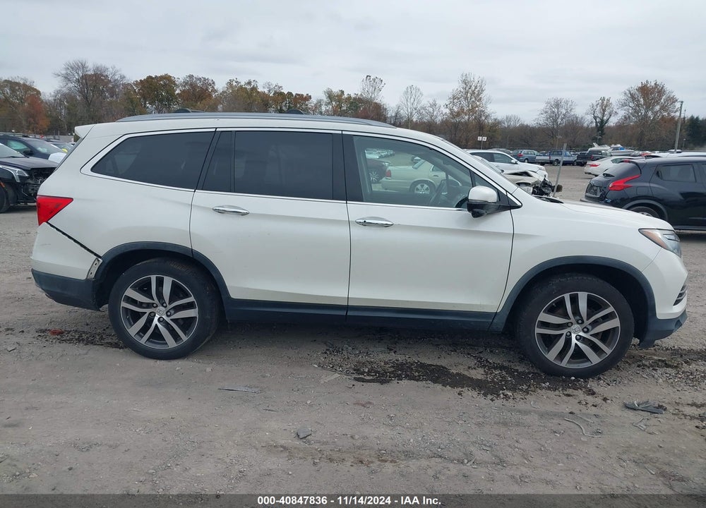 2017 HONDA PILOT TOURING VIN: 5FNYF6H94HB022281