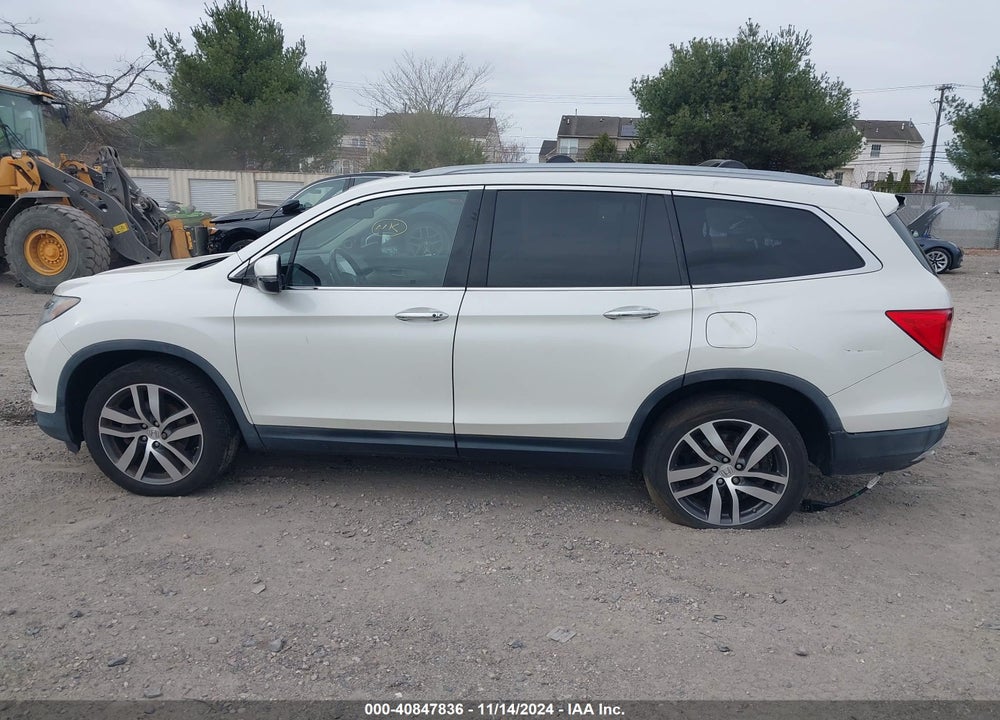 2017 HONDA PILOT TOURING VIN: 5FNYF6H94HB022281