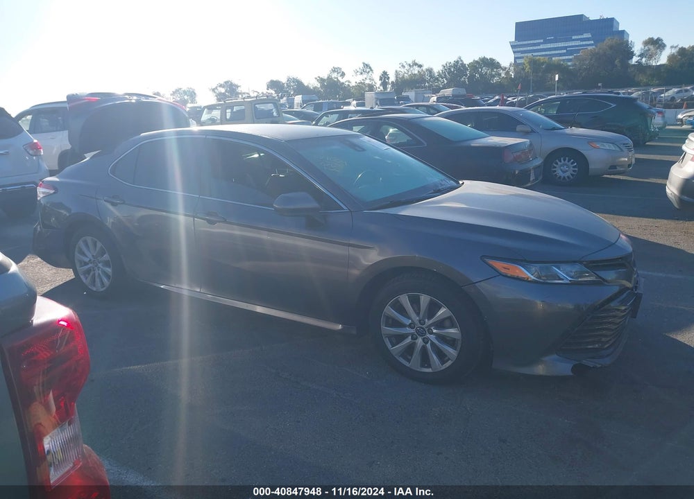 2018 TOYOTA CAMRY LE VIN: 4T1B11HK7JU099472