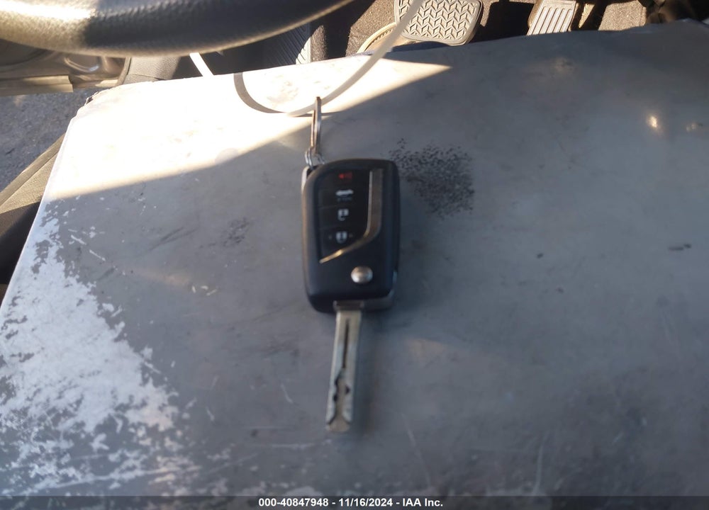 2018 TOYOTA CAMRY LE VIN: 4T1B11HK7JU099472