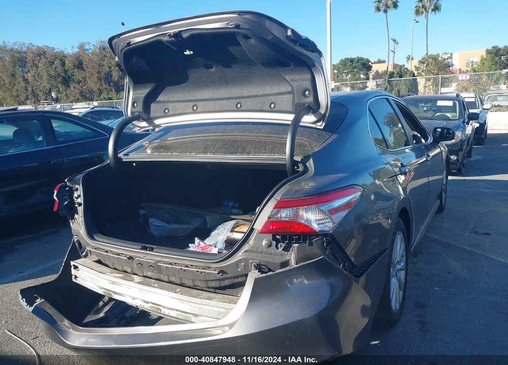 2018 TOYOTA CAMRY LE VIN: 4T1B11HK7JU099472
