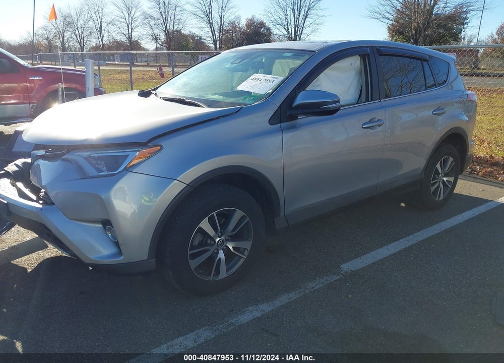 2018 TOYOTA RAV4 XLE VIN: 2T3WFREV8JW477449