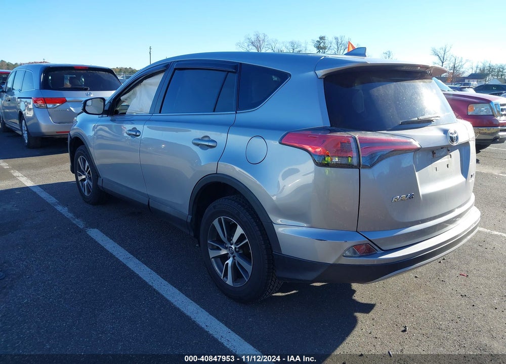2018 TOYOTA RAV4 XLE VIN: 2T3WFREV8JW477449