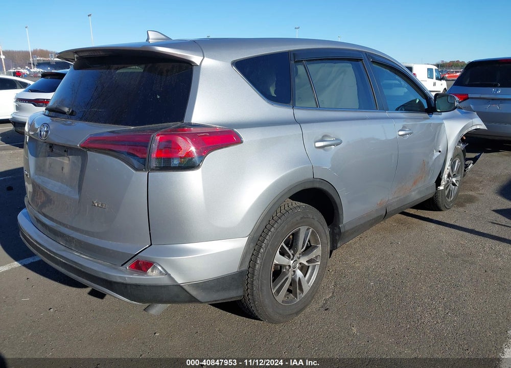 2018 TOYOTA RAV4 XLE VIN: 2T3WFREV8JW477449