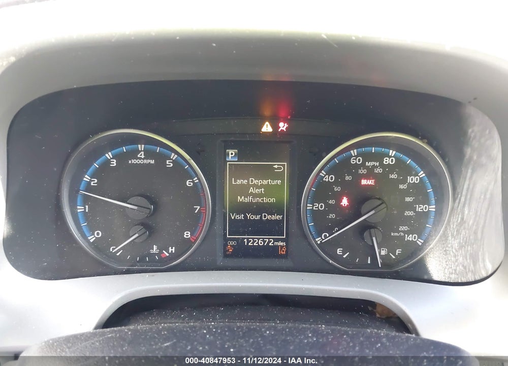 2018 TOYOTA RAV4 XLE VIN: 2T3WFREV8JW477449