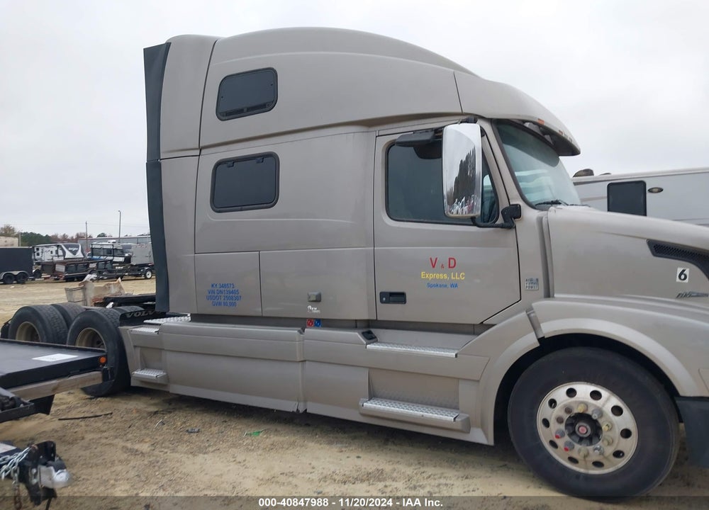 2013 VOLVO VN VNL VIN: 4V4NC9EG0DN139405