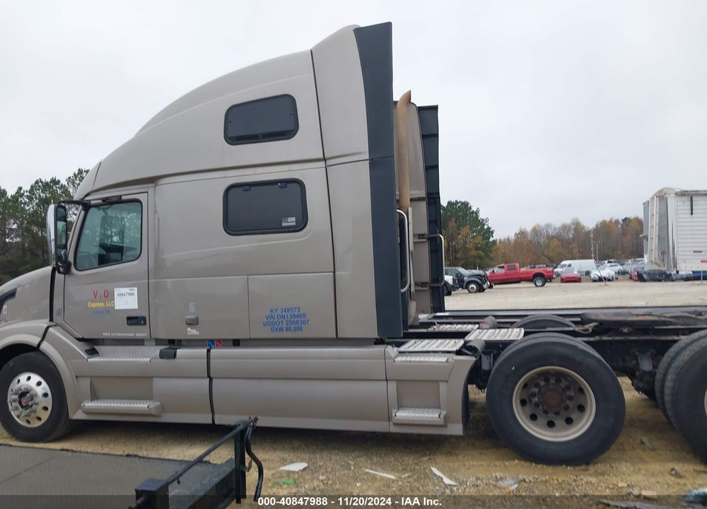 2013 VOLVO VN VNL VIN: 4V4NC9EG0DN139405
