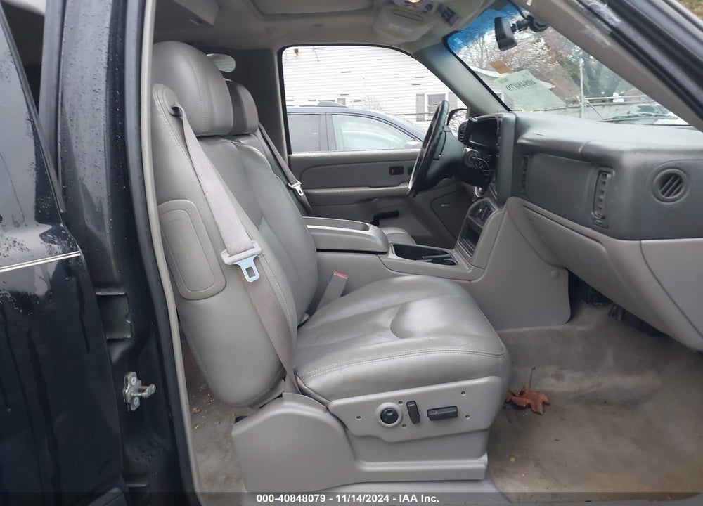 2004 CHEVROLET SUBURBAN 2500 LT VIN: 3GNGK26U44G300339