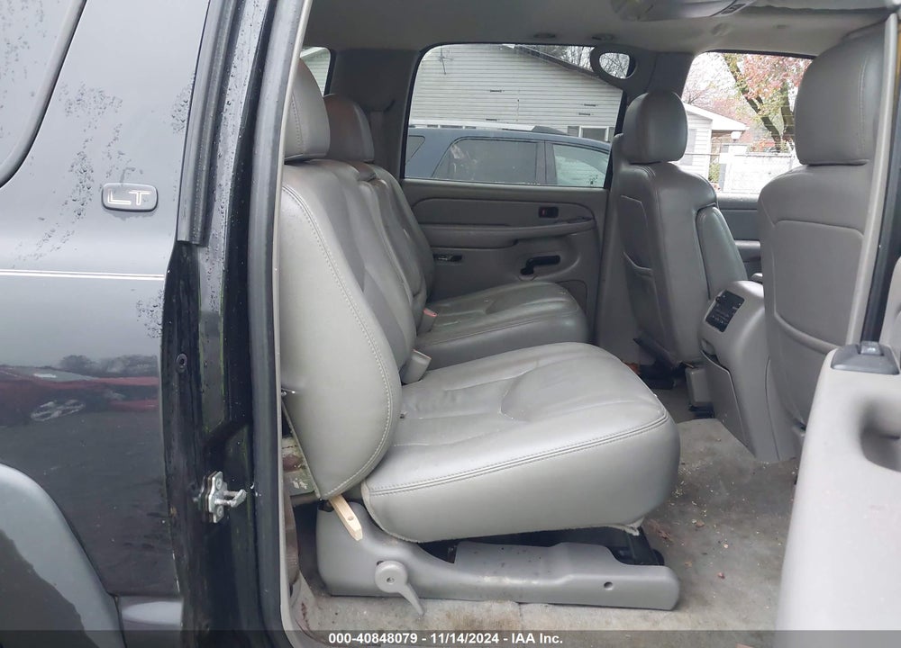 2004 CHEVROLET SUBURBAN 2500 LT VIN: 3GNGK26U44G300339