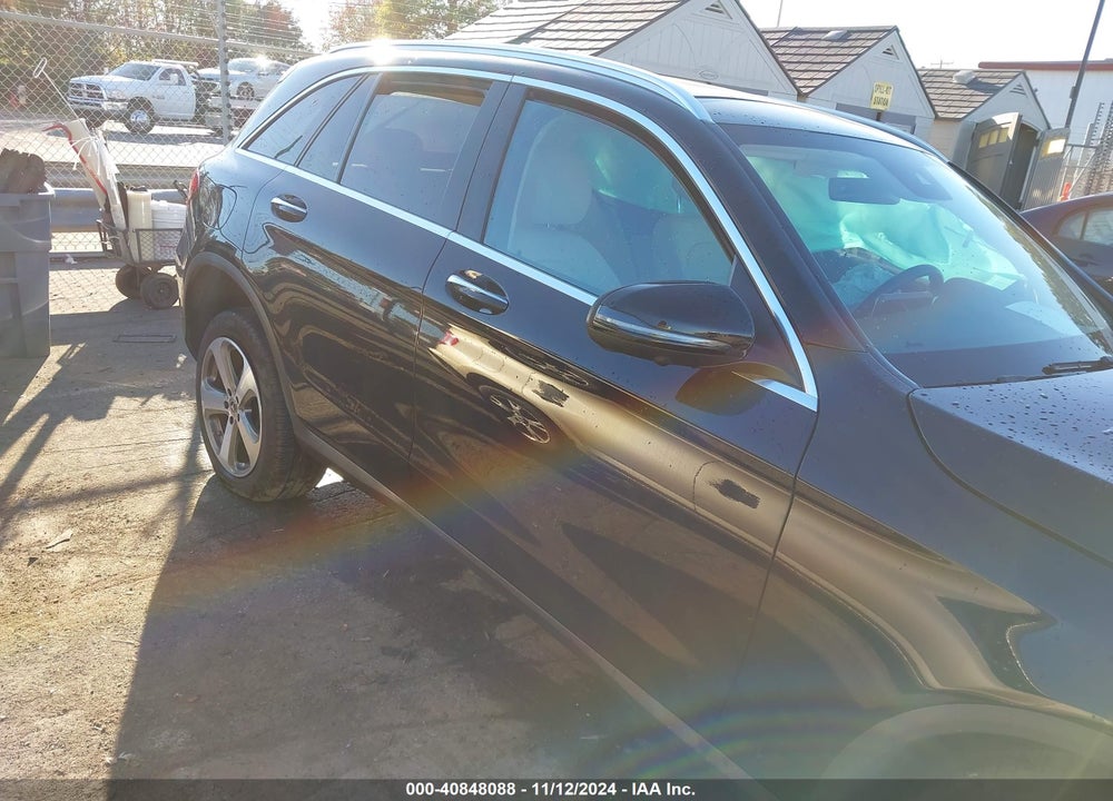 2022 MERCEDES-BENZ GLC 300 4MATIC SUV VIN: W1N0G8EB0NV392016