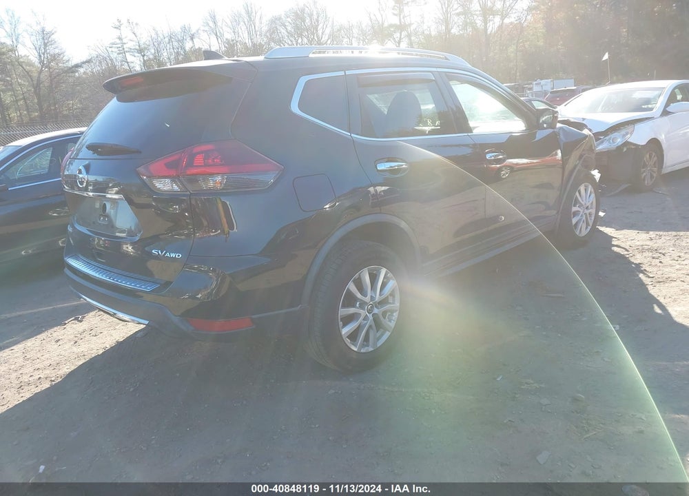 2018 NISSAN ROGUE SV VIN: KNMAT2MV7JP615943