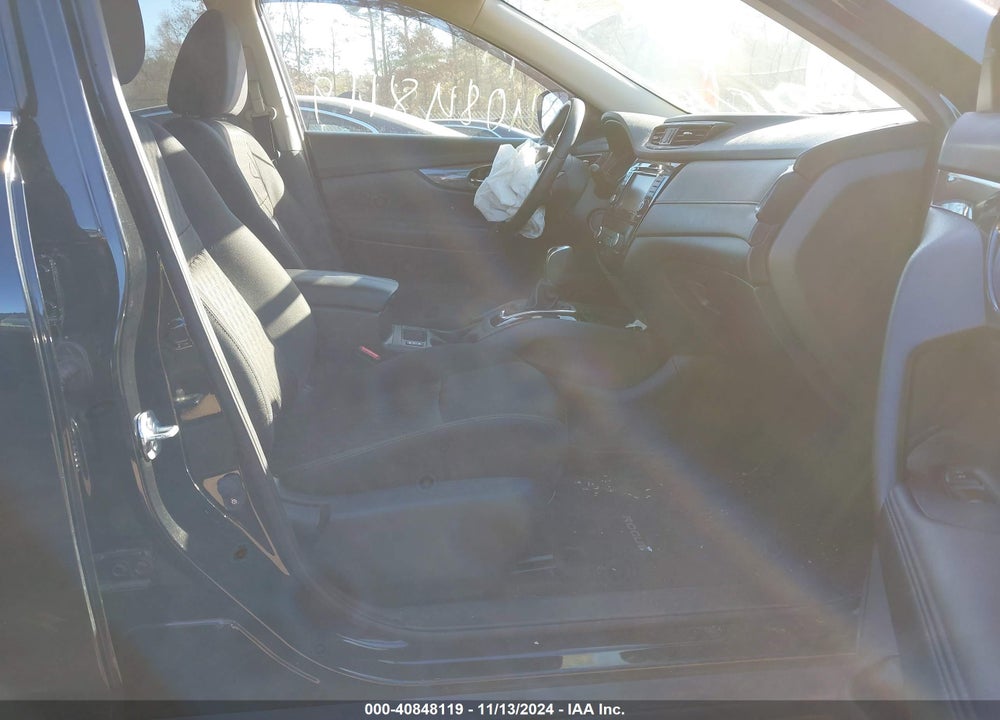 2018 NISSAN ROGUE SV VIN: KNMAT2MV7JP615943