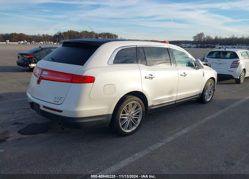 2013 LINCOLN MKT VIN: 2LMHJ5AT1DBL54894