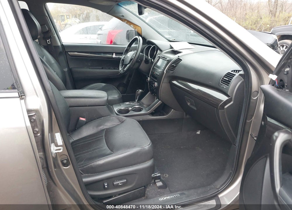 2012 KIA SORENTO VIN: 5XYKWDA28CG214117