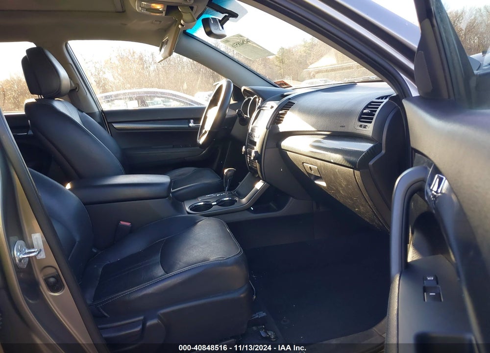 2011 KIA SORENTO SX V6 VIN: 5XYKWDA26BG147998