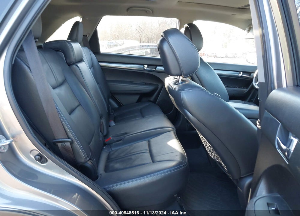 2011 KIA SORENTO SX V6 VIN: 5XYKWDA26BG147998