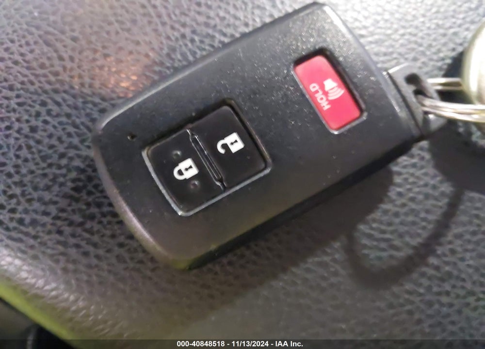 2017 TOYOTA RAV4 HV VIN: JTMRJREV5HD104484
