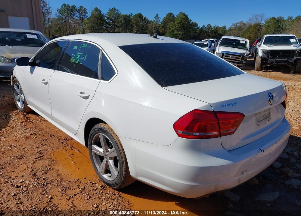 2015 VOLKSWAGEN PASSAT VIN: 1VWAS7A34FC108965