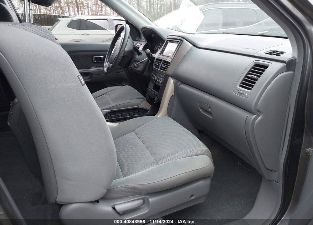 2008 HONDA PILOT EX VIN: 5FNYF184X8B055602