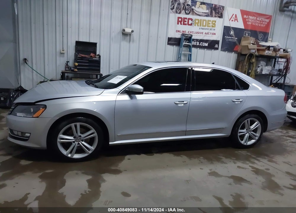 2015 VOLKSWAGEN PASSAT 2.0L TDI SE VIN: 1VWBV7A37FC108633