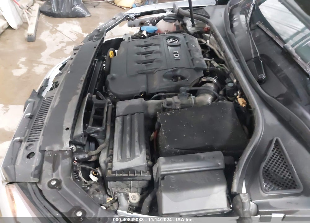2015 VOLKSWAGEN PASSAT 2.0L TDI SE VIN: 1VWBV7A37FC108633