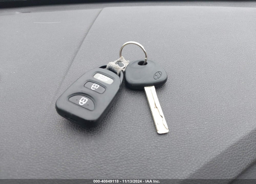 2013 HYUNDAI SONATA GLS VIN: 5NPEB4AC1DH553121