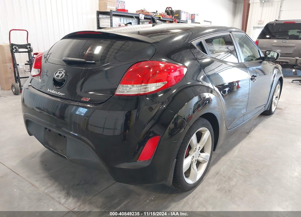 2013 HYUNDAI VELOSTER BASE W/GRAY VIN: KMHTC6AD4DU145898