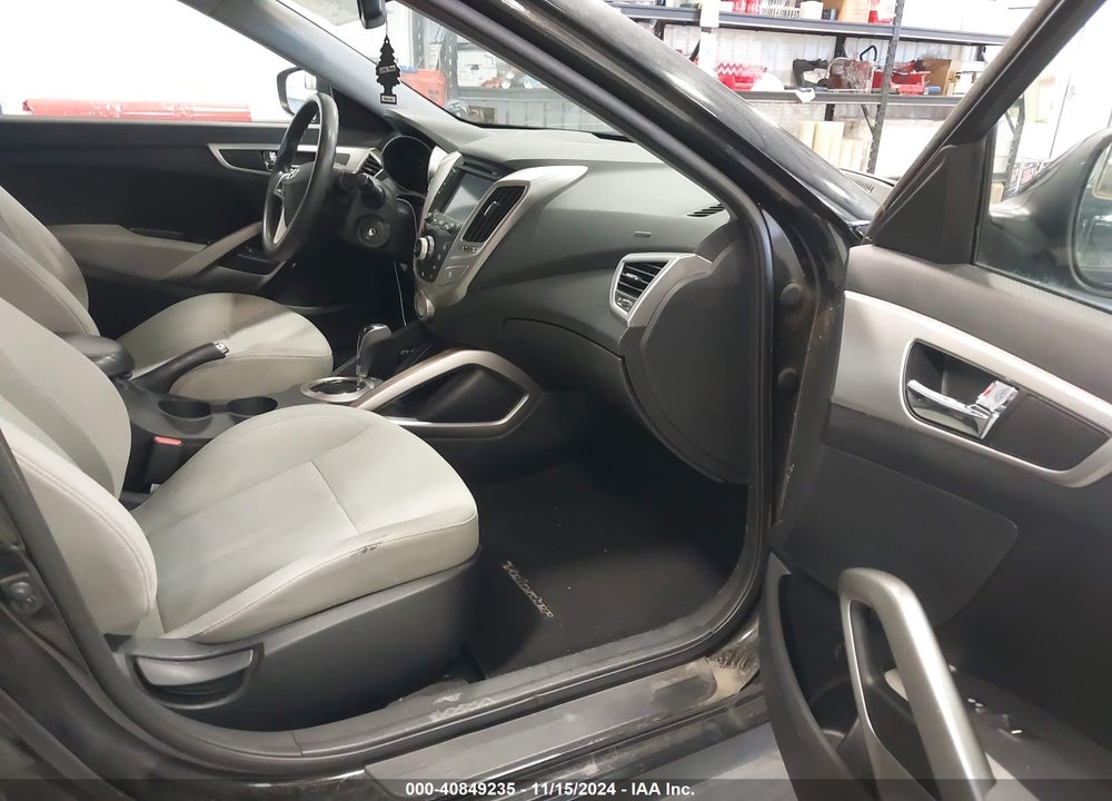 2013 HYUNDAI VELOSTER BASE W/GRAY VIN: KMHTC6AD4DU145898