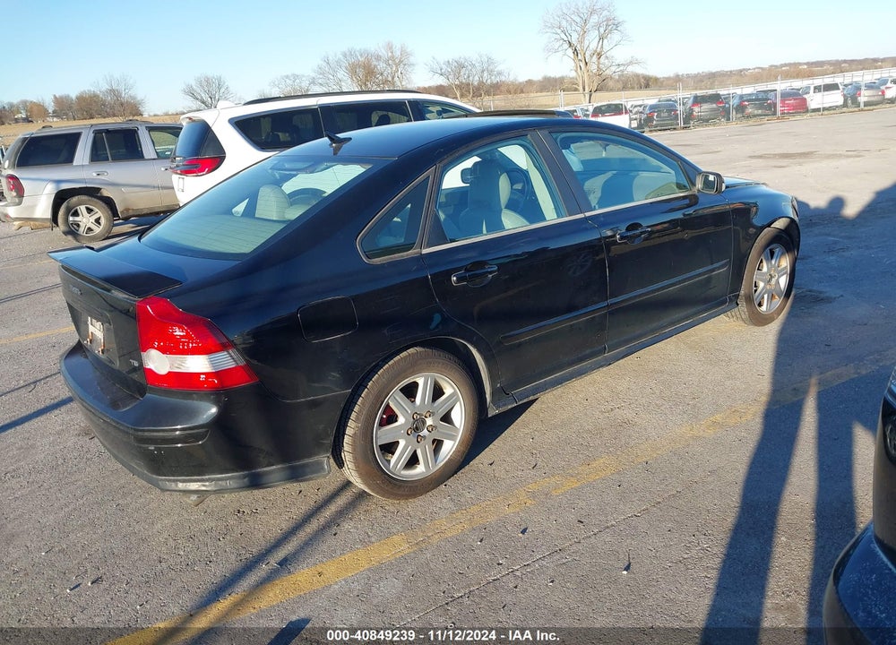 2004 VOLVO S40 T5 VIN: YV1MS682342012782
