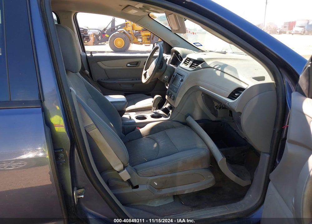 2014 CHEVROLET TRAVERSE LS VIN: 1GNKRFED2EJ206152