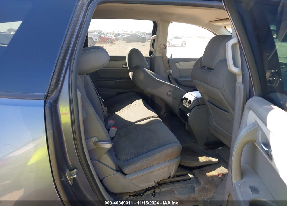 2014 CHEVROLET TRAVERSE LS VIN: 1GNKRFED2EJ206152