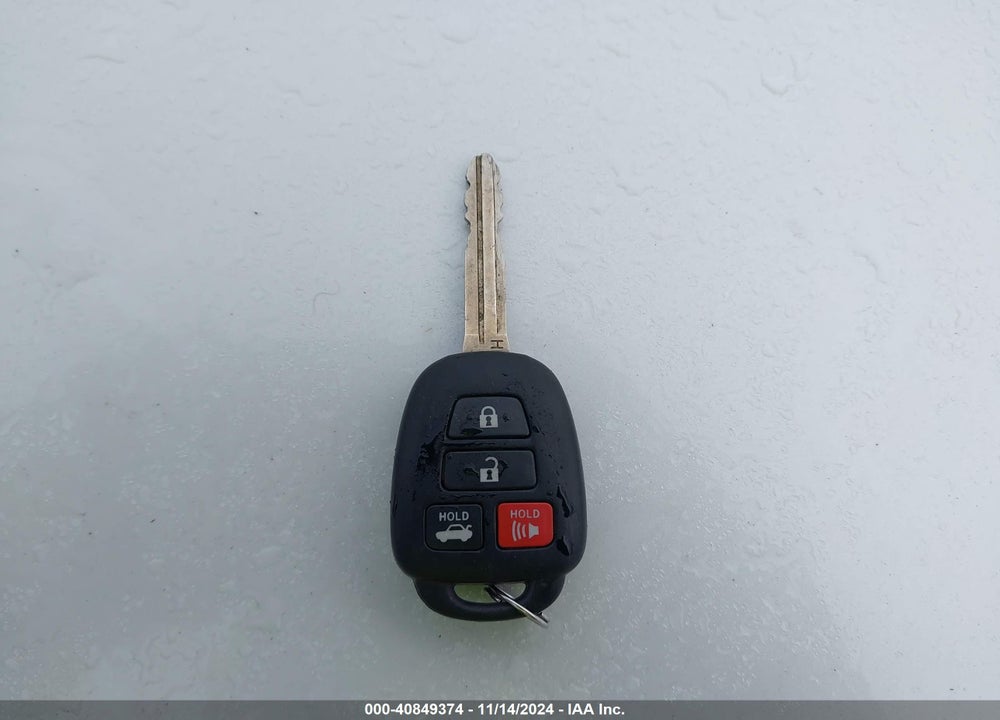 2017 TOYOTA COROLLA SE VIN: 5YFBURHE0HP653785