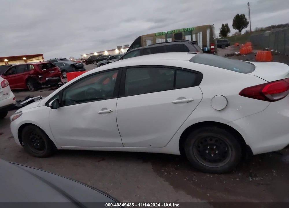 2017 KIA FORTE VIN: 3KPFK4A75HE056476