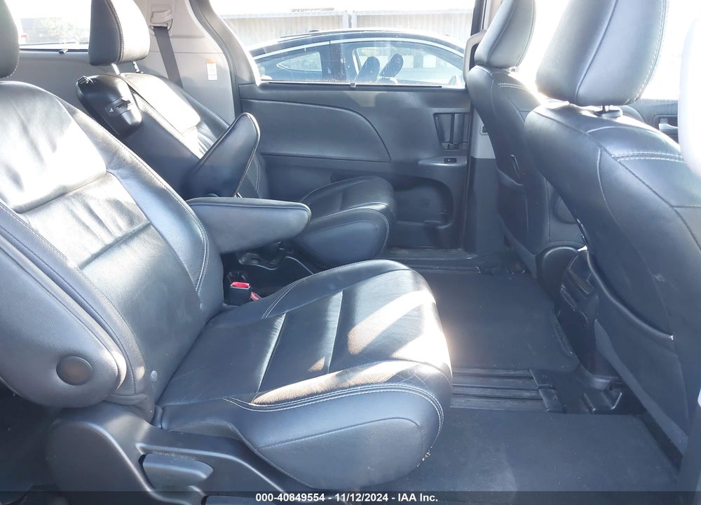 2017 TOYOTA SIENNA SE 8 PASSENGER VIN: 5TDXZ3DC7HS876986