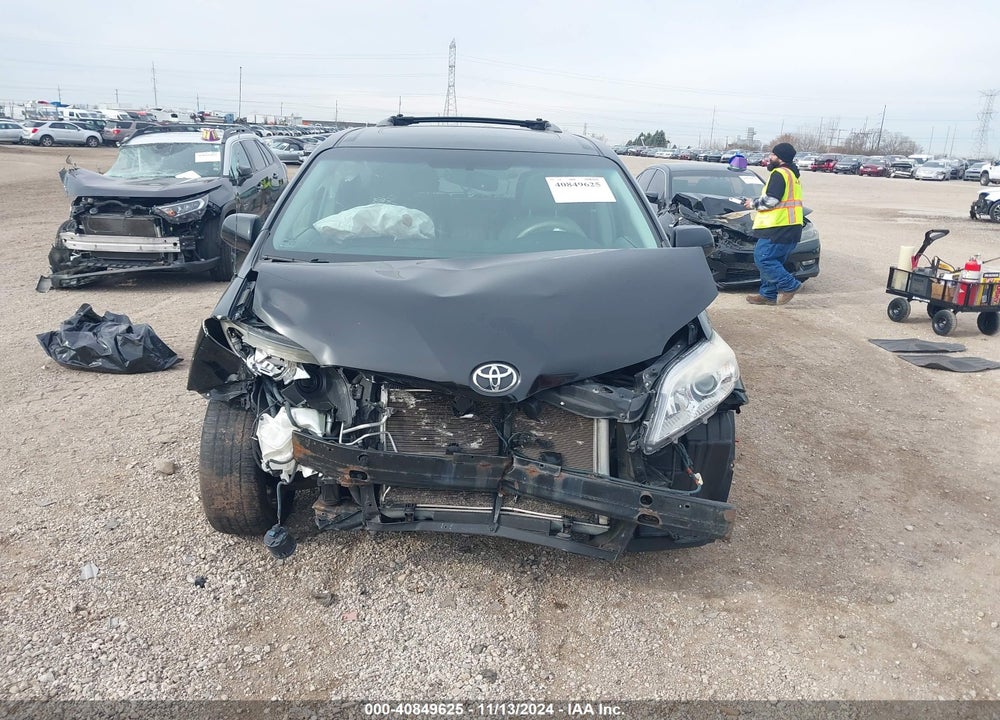 2011 TOYOTA SIENNA XLE V6 VIN: 5TDYK3DC5BS036222