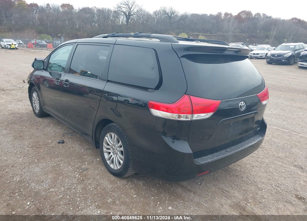 2011 TOYOTA SIENNA XLE V6 VIN: 5TDYK3DC5BS036222