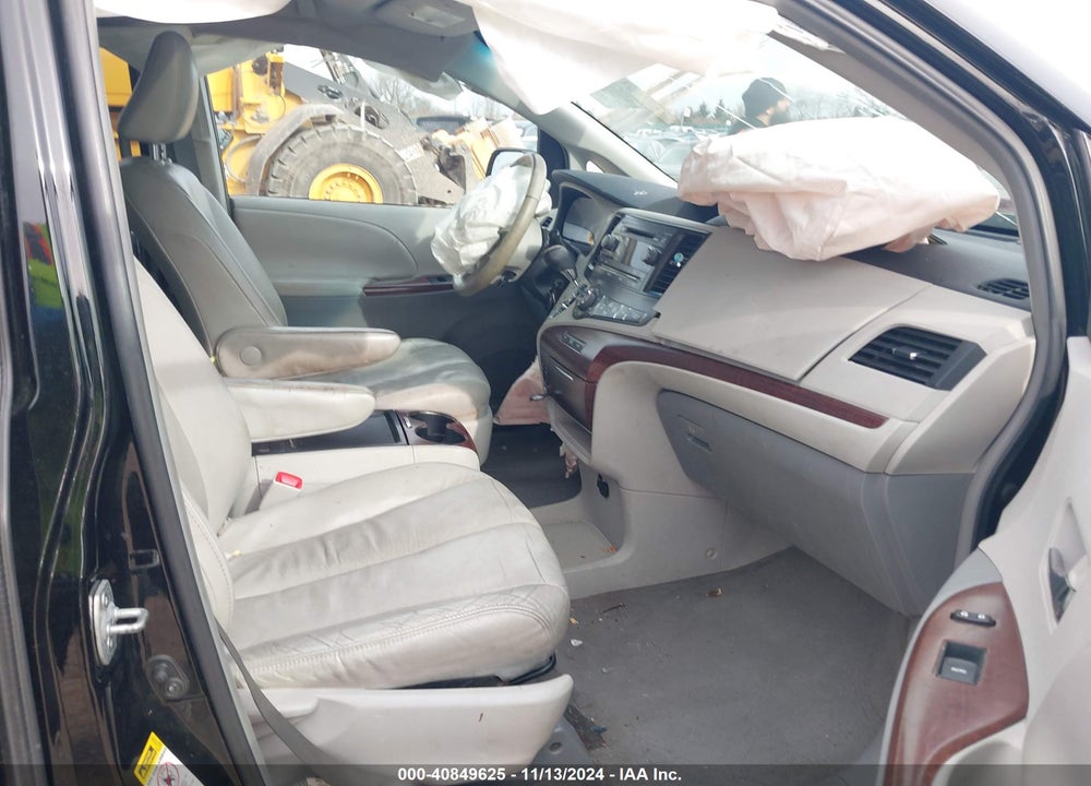 2011 TOYOTA SIENNA XLE V6 VIN: 5TDYK3DC5BS036222