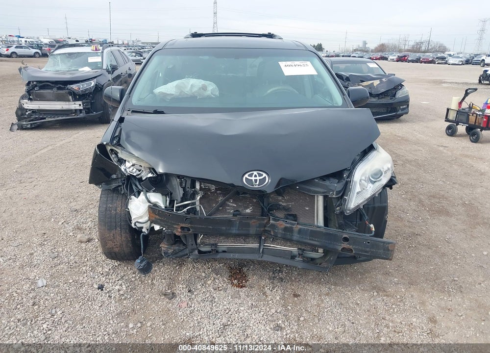 2011 TOYOTA SIENNA XLE V6 VIN: 5TDYK3DC5BS036222