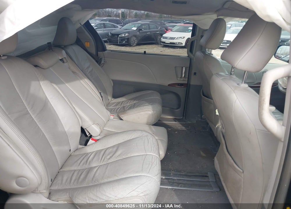 2011 TOYOTA SIENNA XLE V6 VIN: 5TDYK3DC5BS036222