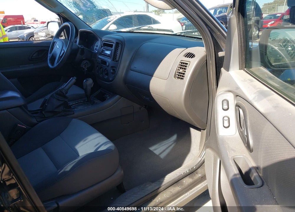 2005 FORD ESCAPE XLS VIN: 1FMYU02Z55KA48426