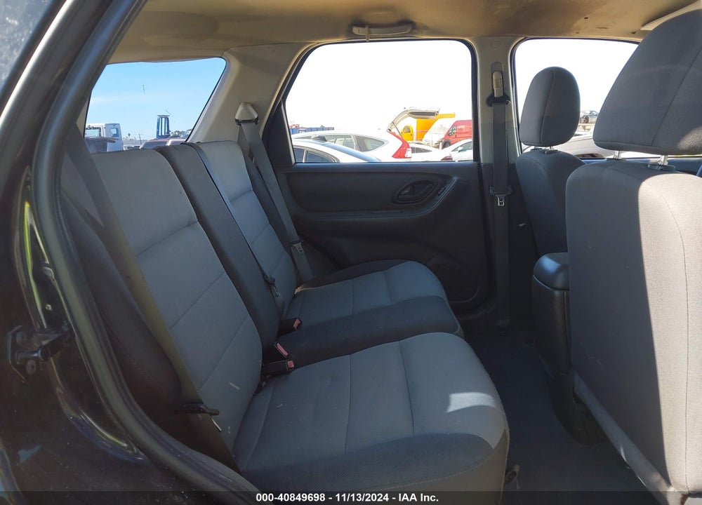 2005 FORD ESCAPE XLS VIN: 1FMYU02Z55KA48426