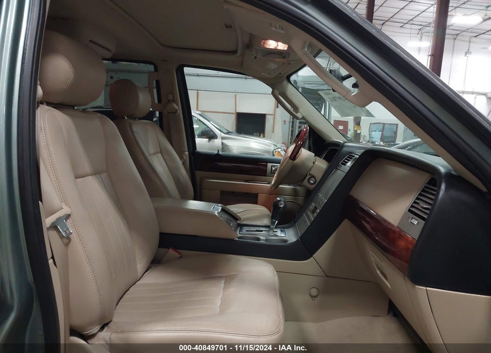 2005 LINCOLN NAVIGATOR VIN: 5LMFU28535LJ06645