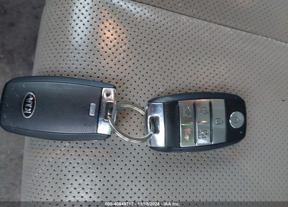 2017 KIA SEDONA LX VIN: KNDMB5C1XH6243014
