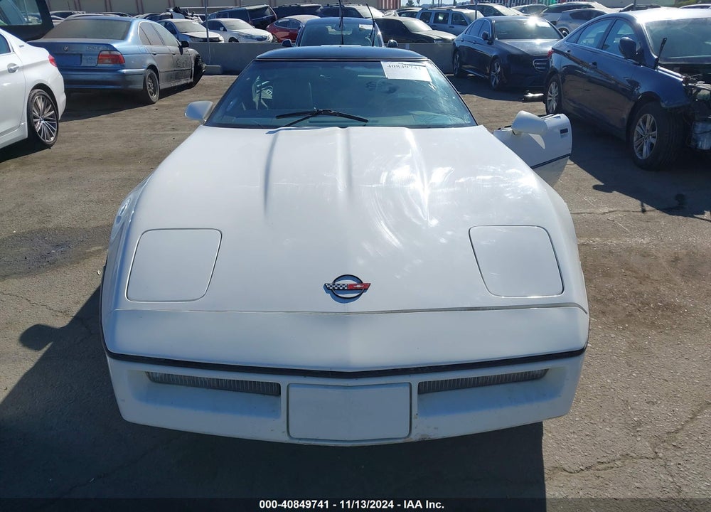 1988 CHEVROLET CORVETTE VIN: 1G1YY2185J5109823
